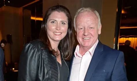 les dennis net worth|les dennis wife and children.